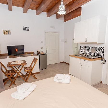 바를레타 Centro Storico Redmood House A 5 Min Dal Mare, Wi-Fi, A/C E Netflix 아파트 외부 사진